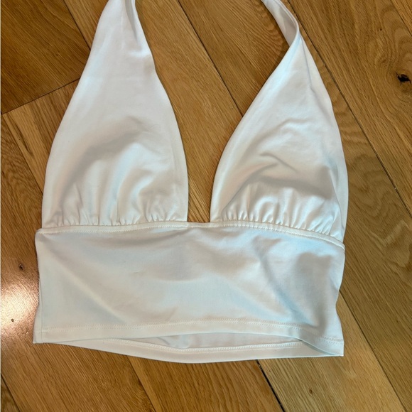 Flattering white halter cropped top - Picture 2 of 4